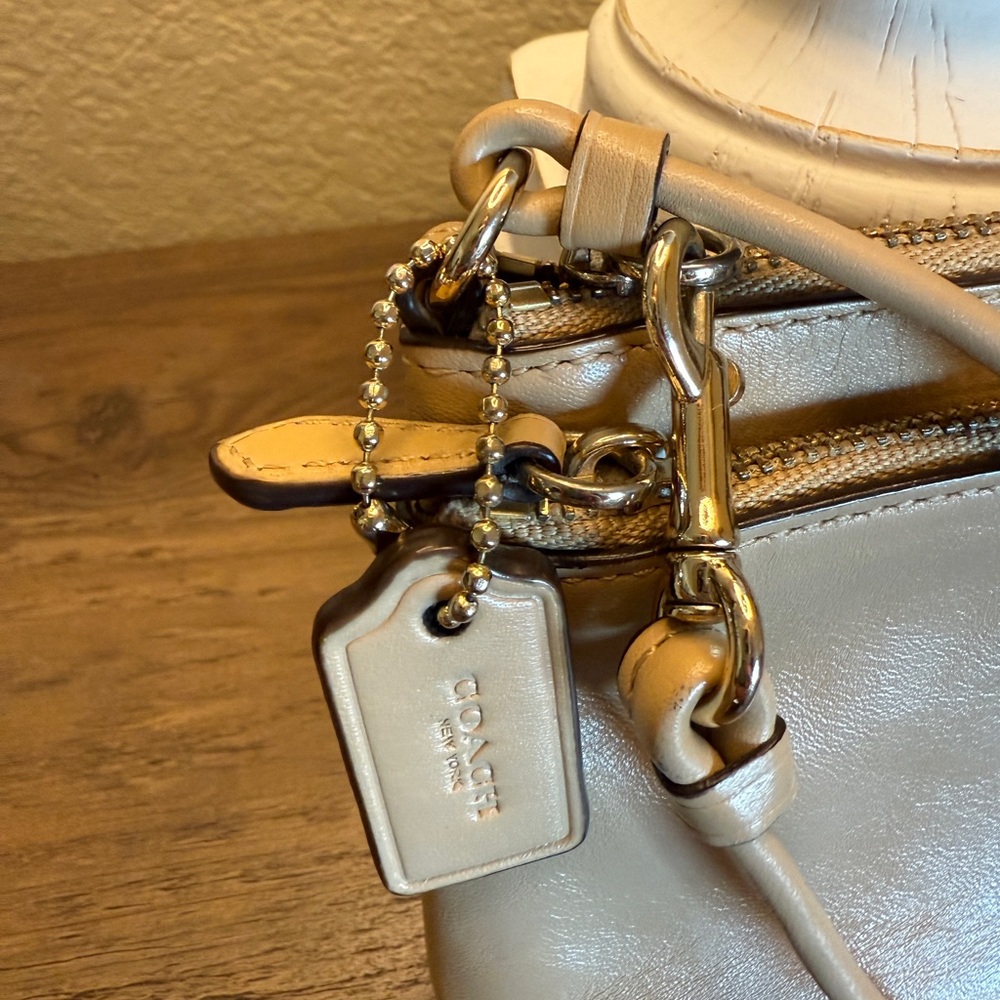 Coach Cream Clutch Sleek Wristlet Bag - Picture 3 of 9